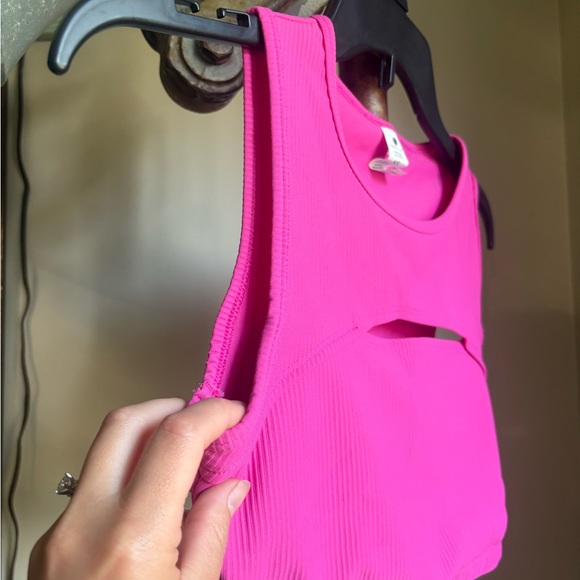 Yogalicious Pink Sleeveless Crop Tank Top with Cutout - Picture 4 of 7